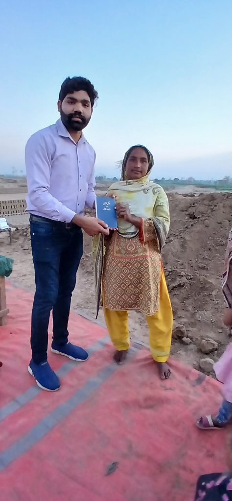 urdu bible distribution (14)