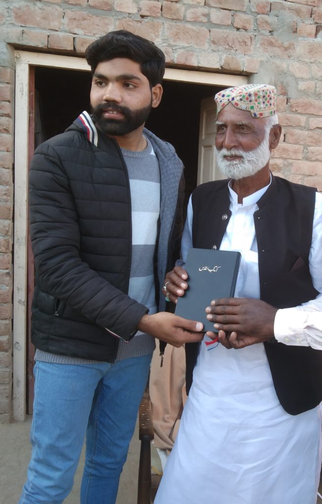 urdu bible distribution (17)