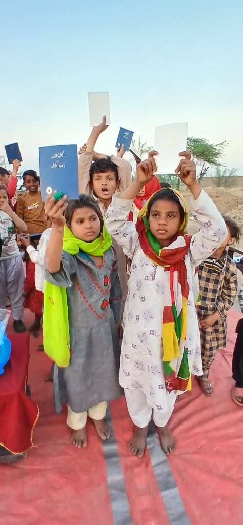 urdu bible distribution (3)