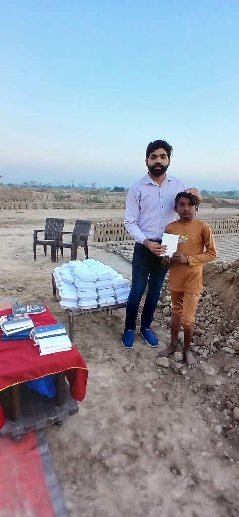 urdu bible distribution (7)