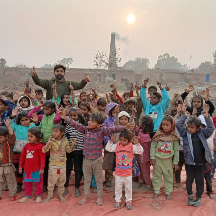 bricks kiln slaves children (2)